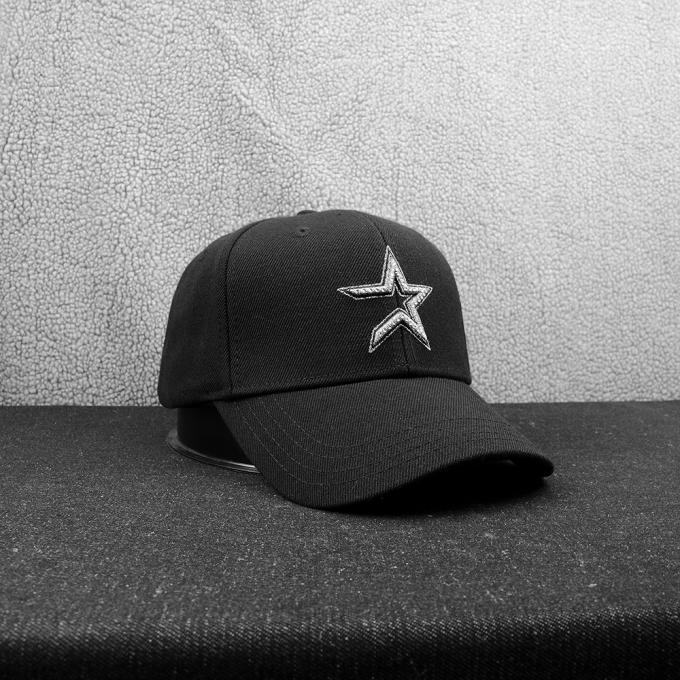 ウールの野球帽の中国の製造者6のパネルは野球帽の黒を刺繍しました