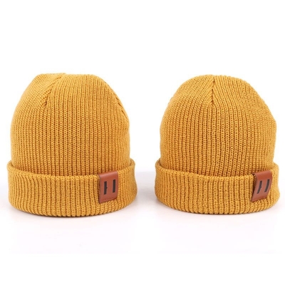 革パッチのニットの帽子の帽子は暖かい帽子の帽子の黄色の帽子の帽子をカスタム設計します