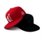注文3dパフの刺繍の平らな縁の急な回復の帽子の黒い赤い青色