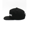 プラスチック閉鎖の黒く平らな縁の急な回復の帽子の白い刺繍されたロゴ