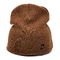 編まれる冬の暖かい居心地のよいのための歴史のニットの帽子の帽子の刺繍パターン