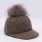 ウールの上の冬の野球帽、実質のアライグマの毛皮メンズPom Pomの帽子の帽子