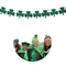 アイルランドの祝祭St Patricks日の帽子、シャムロックの緑の上のファンキーな祝祭の帽子