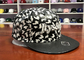 男女兼用の注文の白3Dの刺繍6はPuの革平らな縁の帽子のスポーツの都市通りの帽子にパネルをはめます