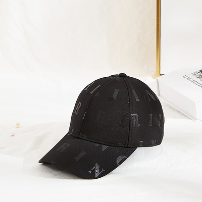 広州ポリエステル帽子の調節可能な野球帽のお父さんの帽子のエースdebossedパターン ロゴ