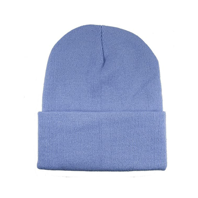 編まれたラベルが付いている柔らかく暖かく多彩な60cmの冬のニットの帽子