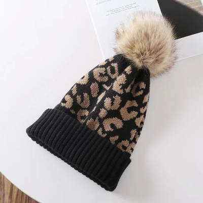 高品質のポムポム 冬 Leopard Print Beanie 卸売 柔らかい温かい編み帽子