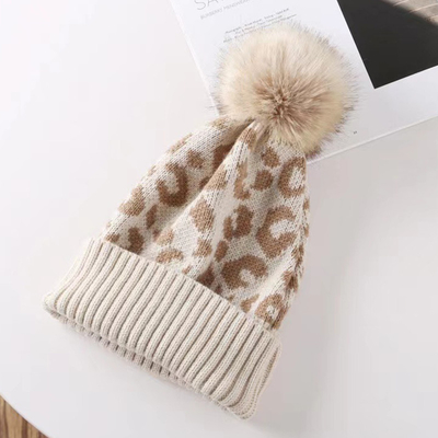 高品質のポムポム 冬 Leopard Print Beanie 卸売 柔らかい温かい編み帽子